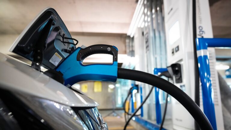 北加商場增電動車充電站 充滿電最快15分