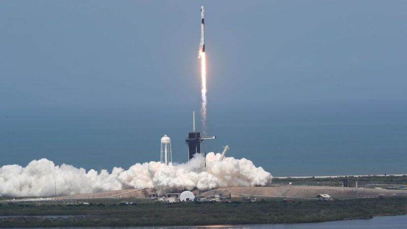 SpaceX发射火箭看到意外奇景