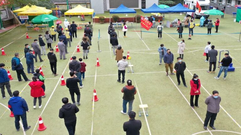 中國疫情迅速蔓延19省 清零政策引發質疑