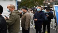 北京昌平爆家庭染疫 小区升中风险 居民连夜检测