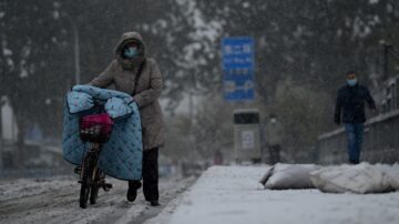 阴霾暴雪大降温接力跑 老北京：当官的只顾自己