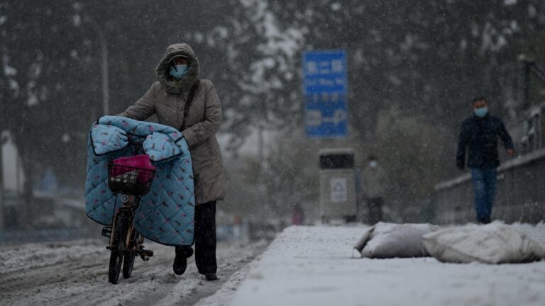 陰霾暴雪大降溫接力跑 老北京：當官的只顧自己