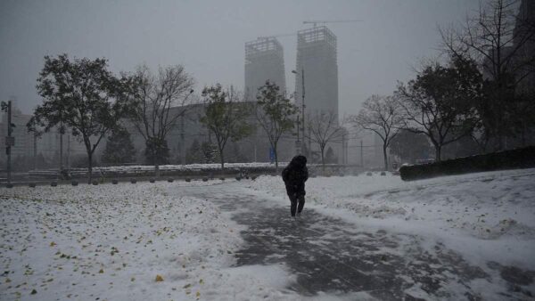 On November 7, 2021, Beijing residents marched in the snow.  (NOEL CELIS/AFP via Getty Images)