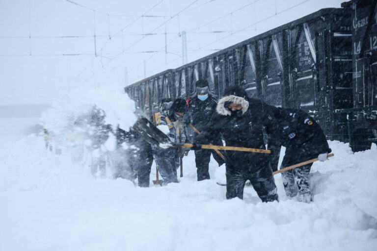 通遼暴雪近六千人受災 千餘棚舍受損 上百牲畜死亡