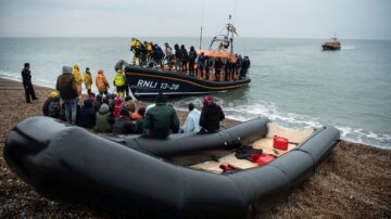 偷渡者船隻法國海岸翻覆 至少31人遇難
