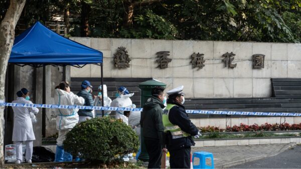 上海緊急關閉逾20家醫院 官方闢謠 民眾質疑