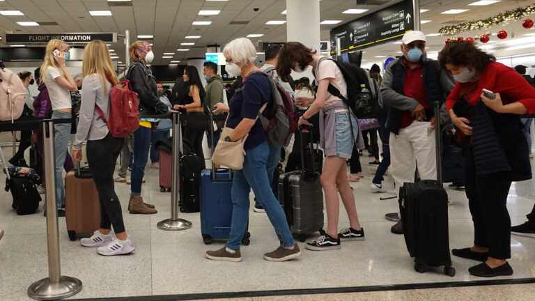美感恩節航空客運量創疫情以來最高紀錄
