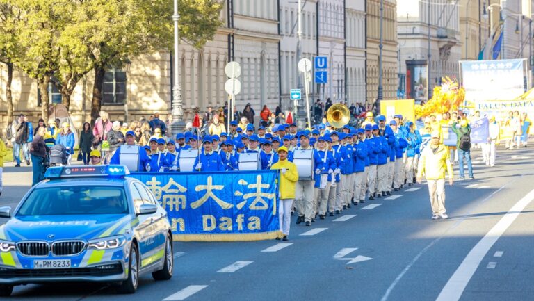 法輪功德國慕尼黑傳真相 民眾感動支持