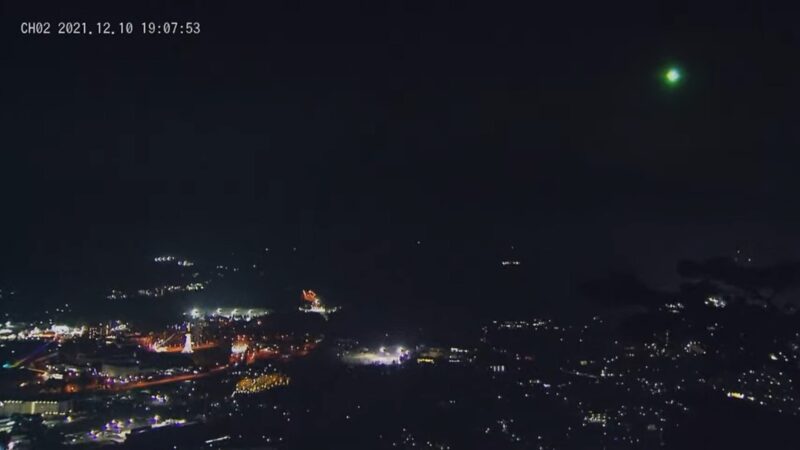 發著綠光「火流星」劃過天際  照亮日本夜空(視頻)