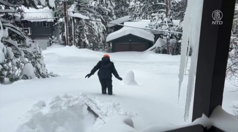 美國加州大雪破半世紀紀錄 厚雪沒過小孩