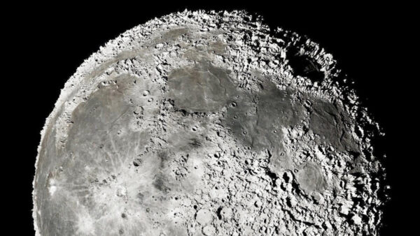 20萬張照片合成的月球照 每個凹坑清晰可見