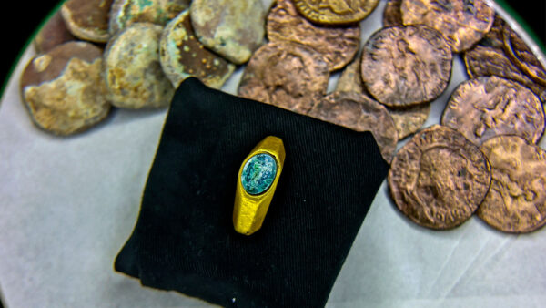 令人惊叹 以色列附近古沉船上发现“耶稣戒指”