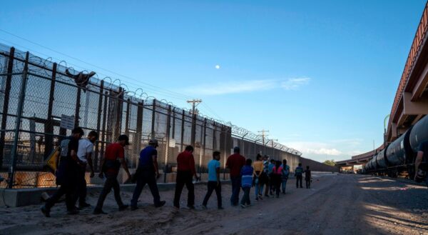 美墨达协议 重启“留在墨西哥”边境政策