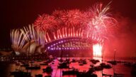 跨年烟火秀 悉尼开放民众港湾见证盛况
