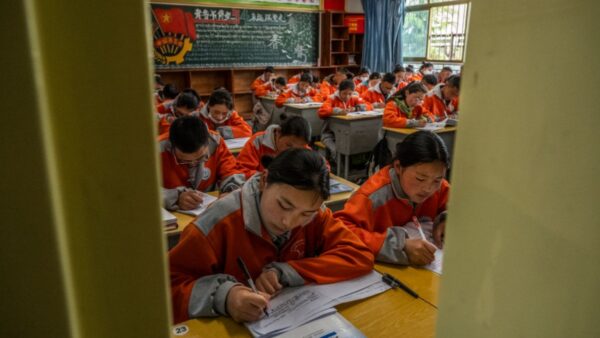 报告：80多万西藏学生被迫入住官办寄宿学校