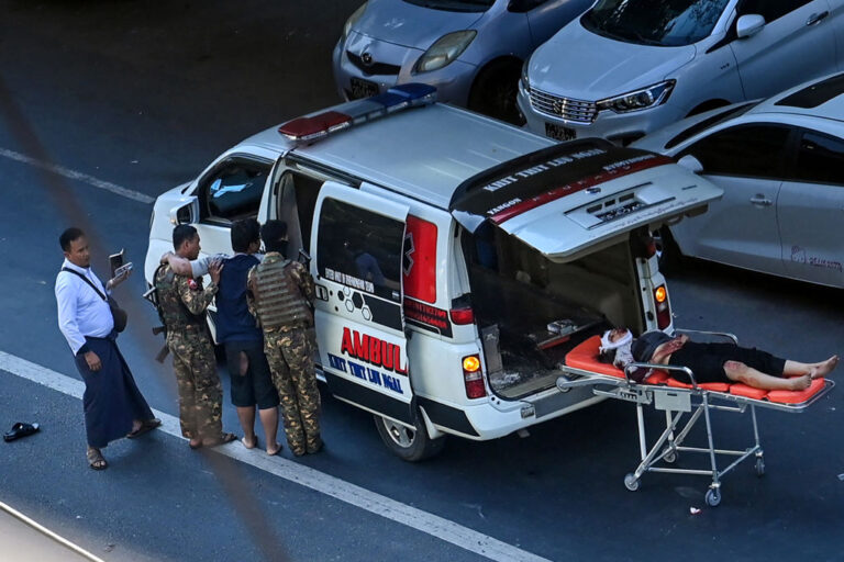 緬甸士兵開車衝撞抗議民眾 造成數十人受傷(視頻)