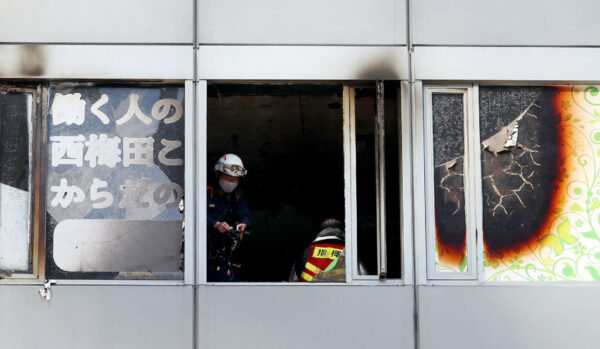 大阪鬧區大樓火警釀27命危 有人全身漆黑被抬出
