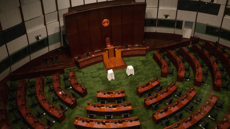 港立法会周日选举选情冷 议会先改中共国徽