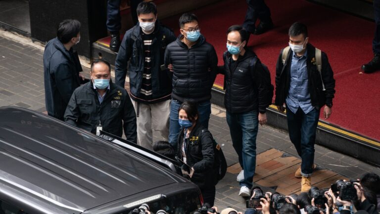 【今日點擊】歌手何韻詩等6港媒高層被捕 