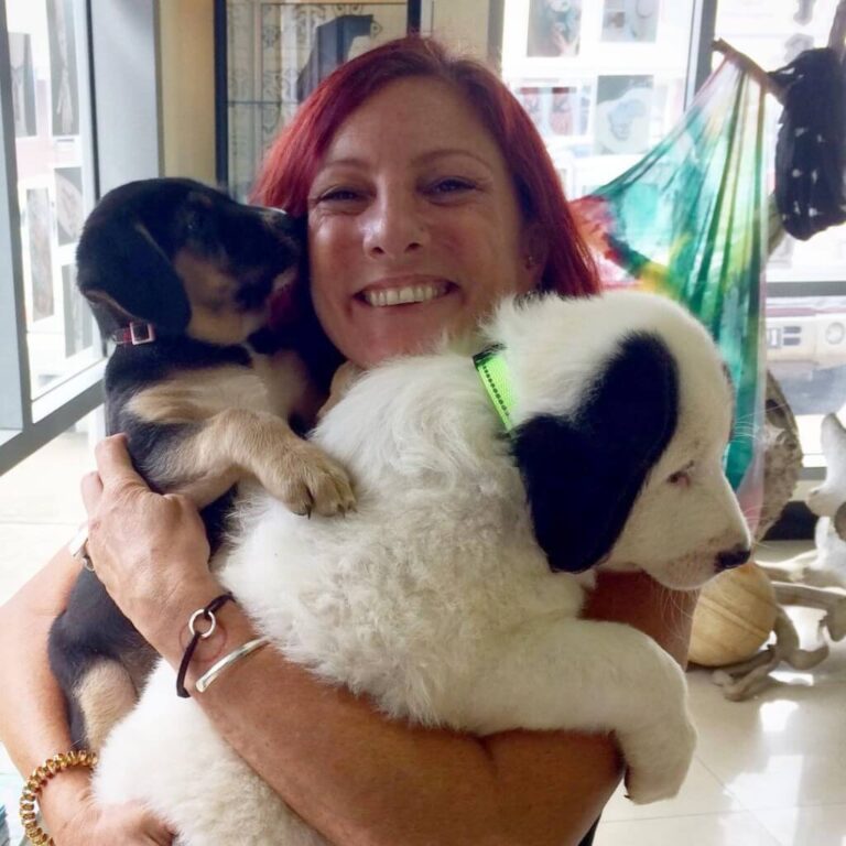 湯加海底火山大噴發 女子為救犬隻遭海嘯捲走