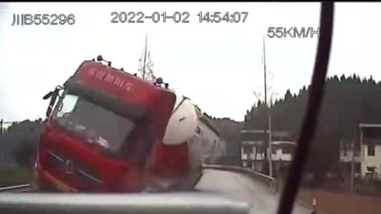 四川綿陽發生重大車禍 至少8死19傷