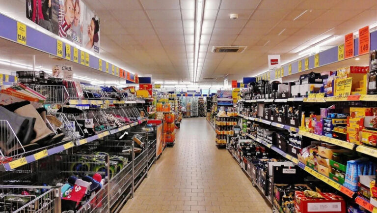 晚間新聞財經簡報：一元店火爆；曼哈頓辦公出租大增；美員工工時下降