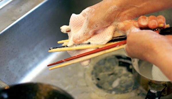 很多人洗碗筷的方法错了！教你正确清洗妙招
