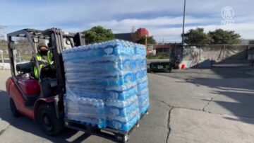 汤加火山爆发 加州航运公司送水救援