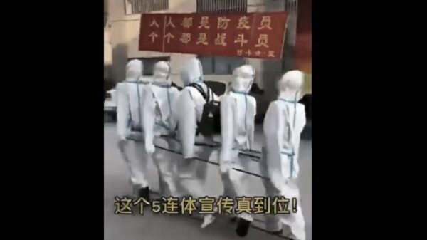 中共用紙人列隊上街防疫 網民：嚇唬誰（視頻）