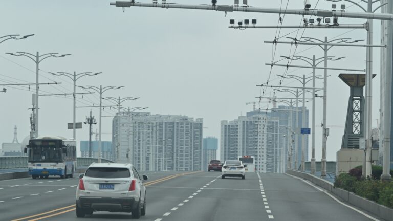 Omicron攻破中國7省 武漢急封8條高速路及國道