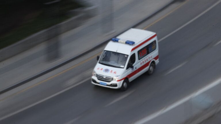 西安男急診室外等40分鐘死亡 官方假託民意逼下葬