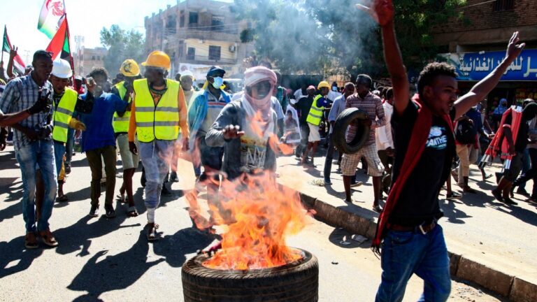 蘇丹反政變抗議爆衝突 過渡政府總理辭職