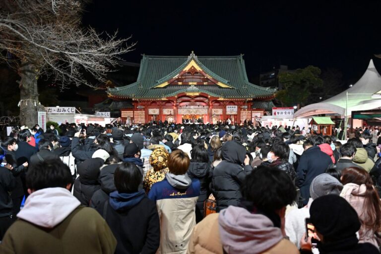 疫情下第二次迎新年 日本參拜人潮較2021年大增