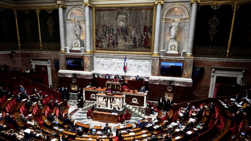 拟立法要求疫苗接种证明 法国数十议员遭威胁