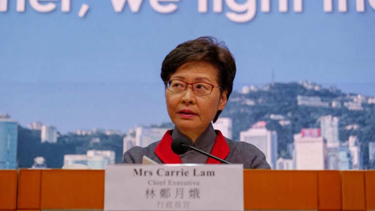 香港人大代表生日宴爆Omicron疫情 10名高官隔離