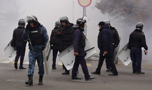 哈薩克抗議浪潮席捲全國 政局突變前景難料