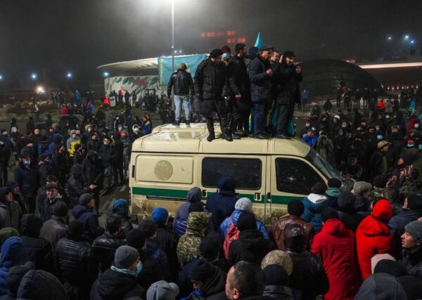 哈萨克斯坦爆发全国抗议 政府内阁请辞