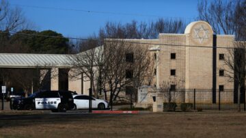 美德州猶太教堂劫持案 人質平安 綁匪被擊斃