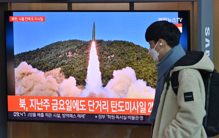 朝鮮連續四次武力挑釁 發射近程彈道導彈