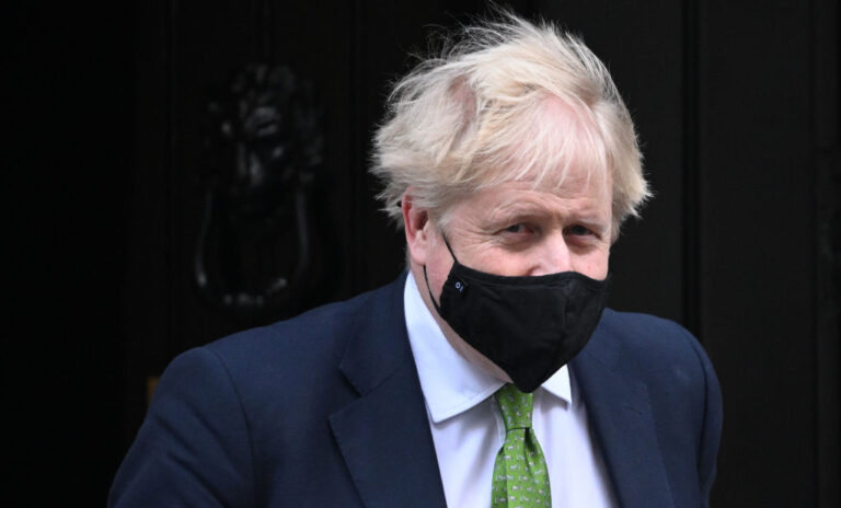放棄清零 英相：兩週內解除所有防疫規定