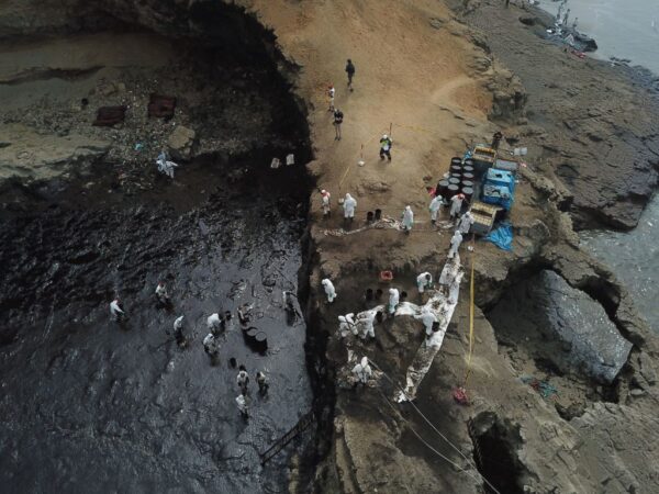 海底火山噴發掀異常巨浪 祕魯漏油危機下緊急令