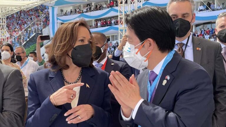 台美副總統同框互動30秒 趙立堅跳腳