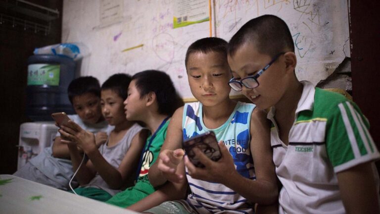 只因不讓帶手機上學 廣西12歲童用剪刀刺死父親