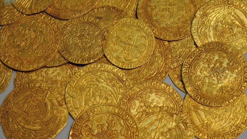 幸运男挖到一枚英国首批金币 估值40万英镑