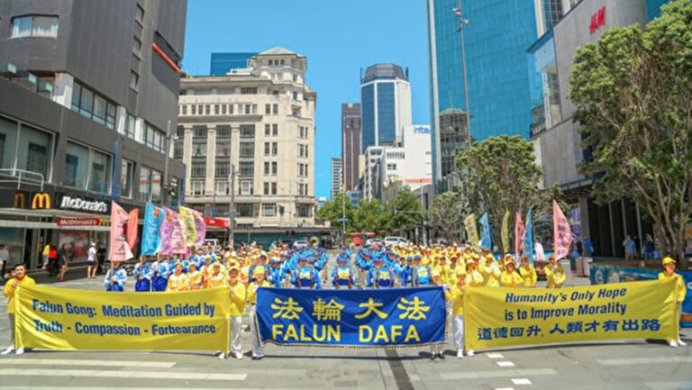 新西蘭法輪功學員向李洪志先生拜年