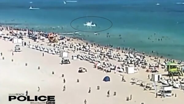 美佛州直升機驚險墜海2人送醫 出事影片曝光