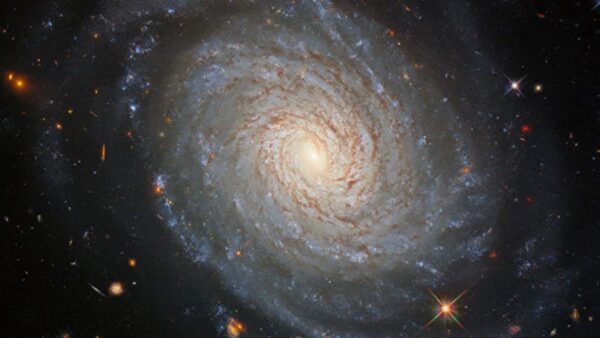 研究：遙遠的星系和暗物質的真實本質
