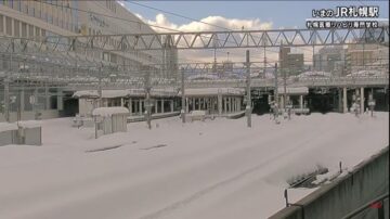 北海道大雪瘫痪交通 札幌JR列车全面停驶