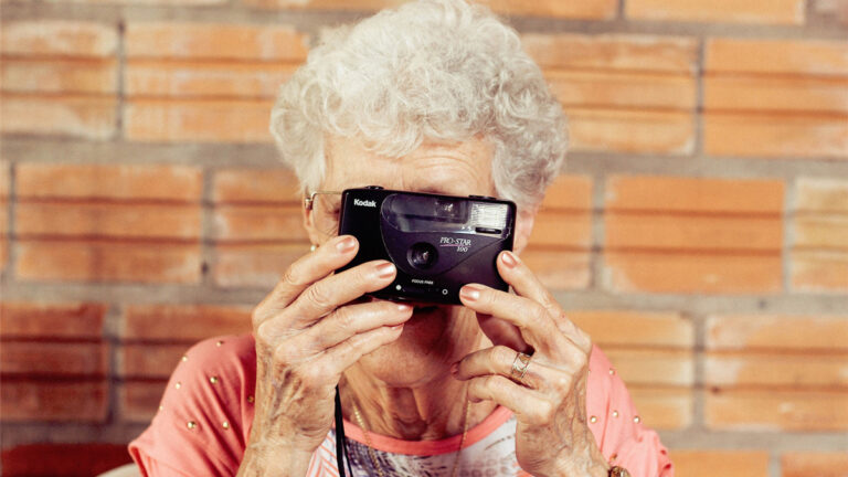 出於職業反應 73歲奶奶給竊賊上了一課