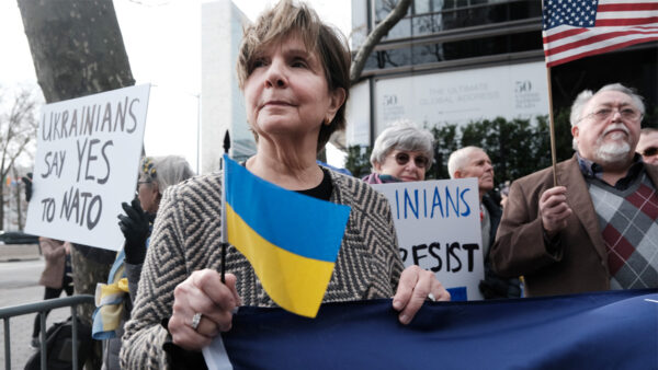支持祖国 纽约乌克兰裔为俄乌战争做准备